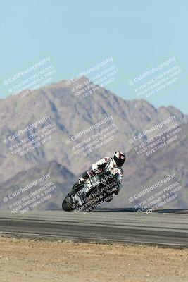 media/Dec-01-2025-Moto Forza (Mon) [[2daa91e15f]]/2-Intermediate Group/Session 4 Turn 9/